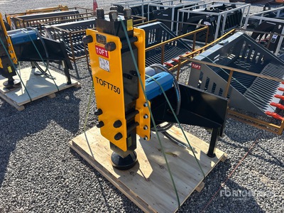 2025 TOFT TOFT750 Chargeuse compacte piquet (Unused)