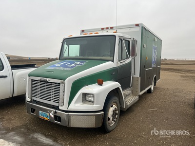 2002 Freightliner FL60 14 ft Casa para perro (Inoperable)