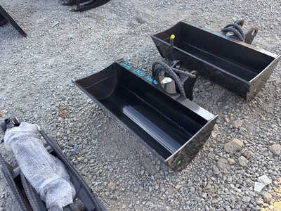 2026 GIYI GY-D3T 32 in Hydraulic Tilting Excavator Bucket - Fits Cat 3 - 5 ton (Unused)