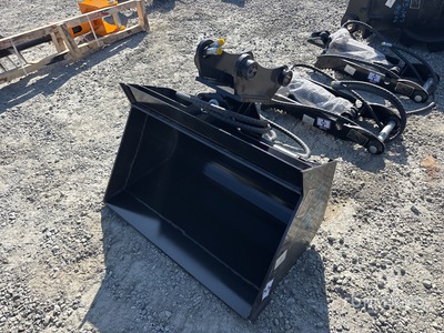 2026 GIYI GY-D5T 35 in Hydraulic Tilting Excavator Bucket - Fits Cat 3 - 5 ton (Unused)