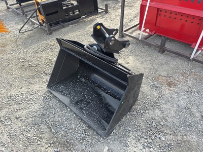 2026 GIYI GY-D5T 35 in Hydraulic Tilting Excavator Bucket - Fits Cat 3 - 5 ton (Unused)