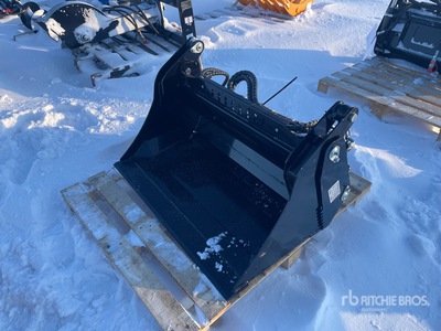 2025 GIYI GY-XKH39 38 in Multi-Purpose Mini Skid Steer Bucket (Unused)