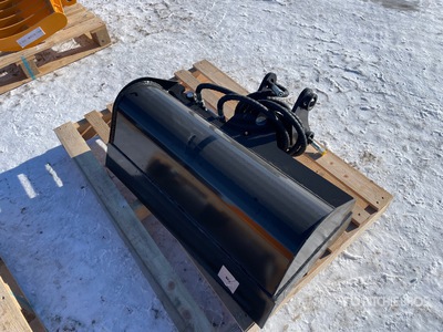 2026 GIYI GY-D3T 32 in Hydraulic Tilting Excavator Bucket (Unused)