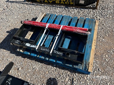 2025 GIYI GY-BF47C 44 in Skid Steer Bale Spear (Unused)