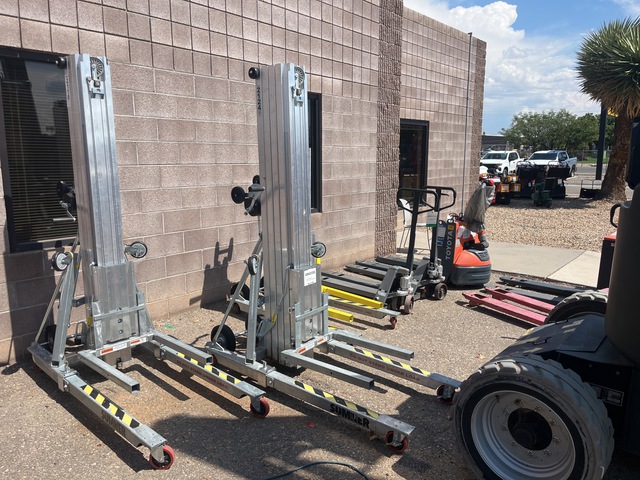 Sumner 2124 Material Hoist