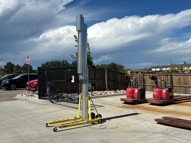 2024 Sumner 2020 Material Hoist