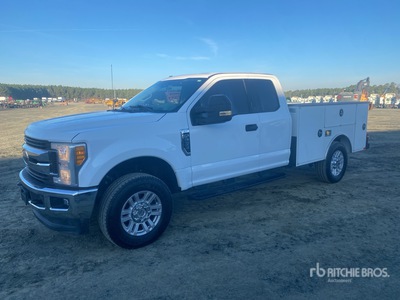 2019 Ford F-250 XLT 4x4 Extended Cab Utility Truck