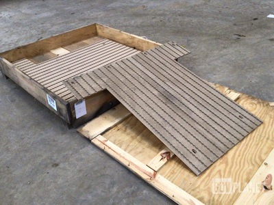 (2) Oshkosh 3890635 Quick Lock Floors