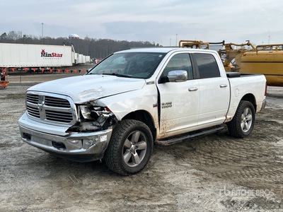 2015 Ram 1500 Big Horn 4x4 Crew Cab بيك اب