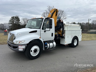 Effer 135/3S Knuckle Boom on 2018 International 4300 Autocarro con pinza a polipo