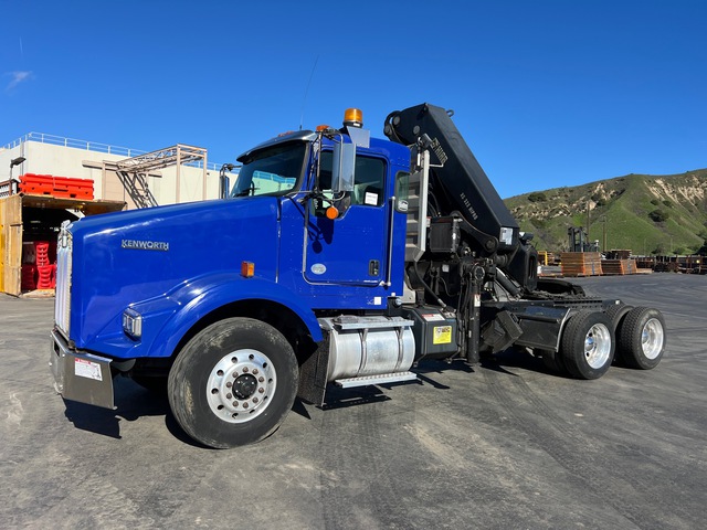 Hiab XS322HIPRO 22040 lb Knuckle Boom on 2015 Kenworth T800 T800 Wide Hood 6x4 Truck Tractor w/Crane
