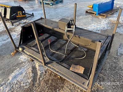 2026 GIYI GY-VB79 79 in Vibrating Godet de Criblage pour Chargeuse à Direction à Glissement (Unused)