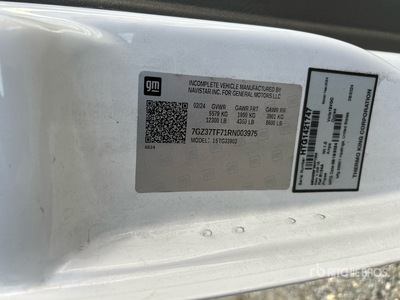 2024 GMC G3500 4x2 Refrigerated Truck