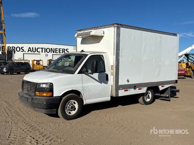 2022 GMC Savana 3500 4x2 Camiones