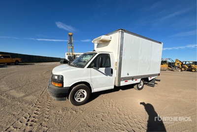 2022 GMC Savana 3500 4x2 Refrigerated Truck