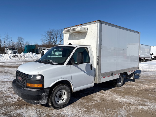 2023 GMC Savana G3500 4x2 Refrigerated Truck