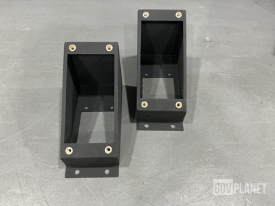 (19) Oshkosh 3373279 Mounting Brackets