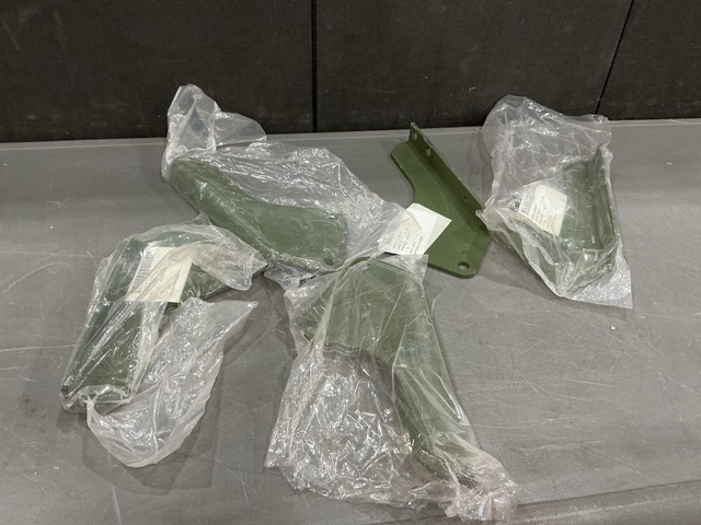 (5) Oshkosh 1881640 Angle Brackets