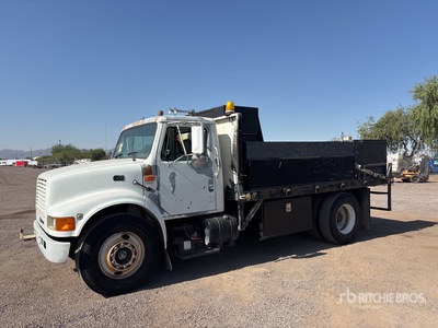 1999 International 4700 4x2 Flatbed Truck