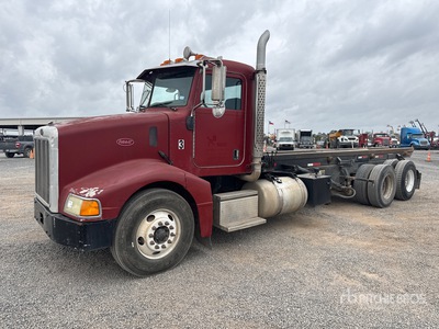 2005 Peterbilt 385 6x4 Roll-Off Truck