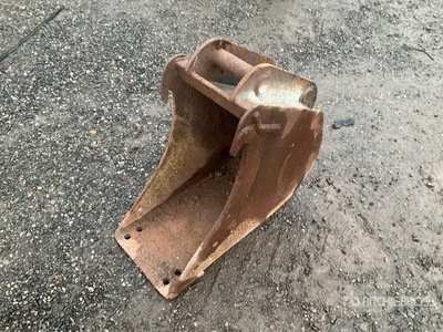 12 in Cleanup Excavator Bucket - Fits JCB 6-8 Ton Excavator