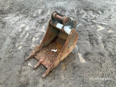 Strickland 18 in Digging Excavator Bucket - Fits Kubota KX080