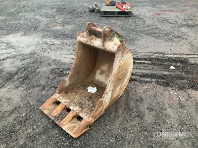 24 in Cleanup Excavator Bucket - Fits 8 Ton Excavator