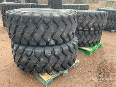 Quantity of (4) Bedrock 23.5x25 Neumáticos (Unused)