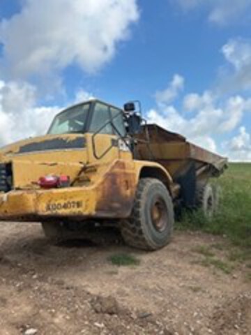 2005 Cat 735 Articulated Dump Truck (Inoperable)