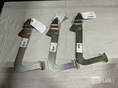 (13) CNH 87725977 Pedals