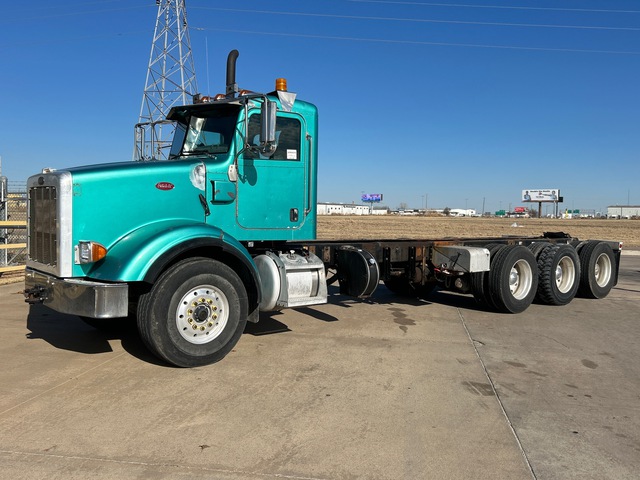 2014 Petebilt 365 8x6 Cab and Chassis