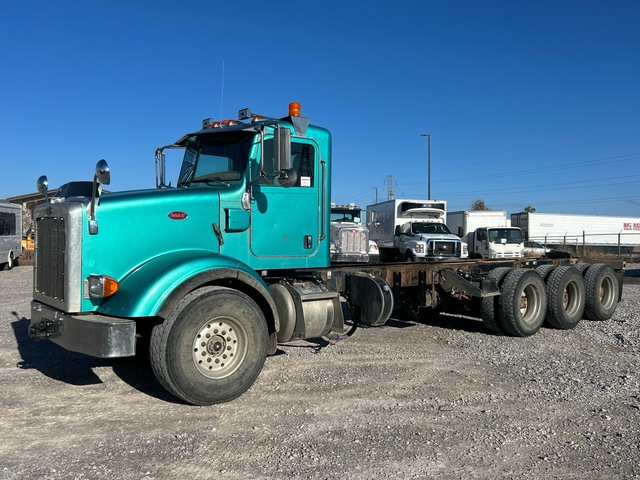 2014 Peterbilt 365 8x6 Cab and Chassis 2014 Peterbilt 365 8x6 Cab and Chassis
