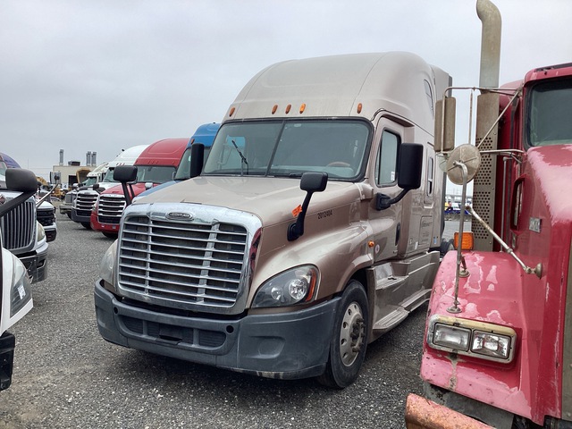 2015 Freightliner Cascadia 6x4 T/A Sleeper Truck Tractor