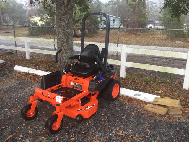 2025 Kubota Z232KW-42 Zero-Turn Lawn Mower 2025 Kubota Z232KW-42 Zero-Turn Lawn Mower