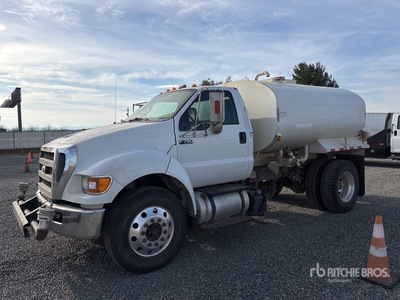 2015 Ford F-750 4x2 Water Truck