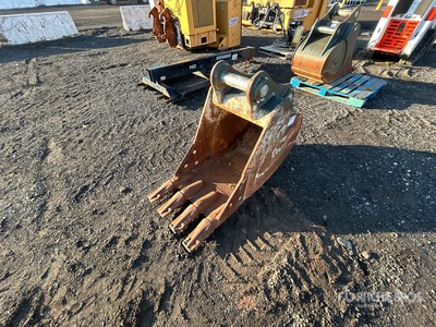 24 in Digging Excavator Bucket