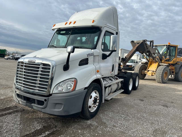 2011 Freightliner Cascadia 113 6x4 T/A Day Cab Truck Tractor