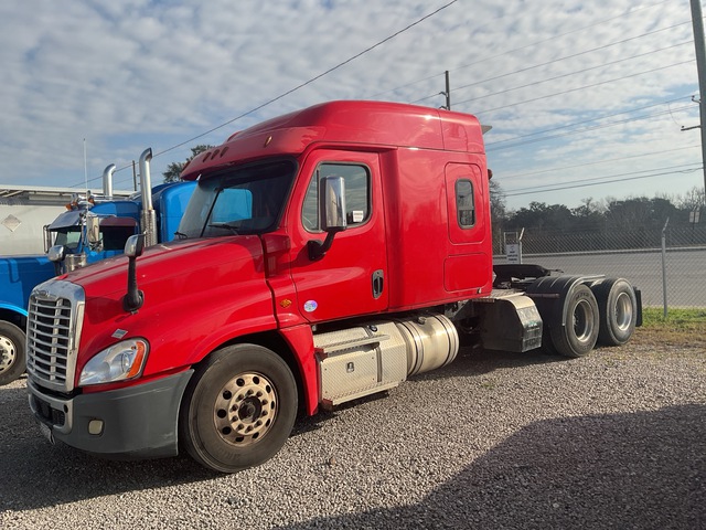 2018 Freightliner Cascadia 6x4 T/A Sleeper Truck Tractor