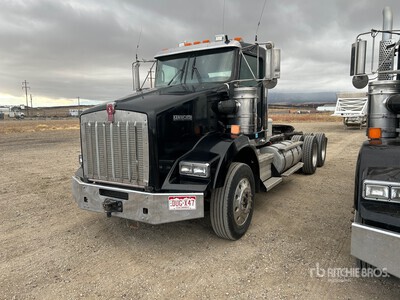 2014 Kenworth T800 T/A Day Cab Truck Tractor