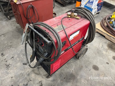 2001 Lincoln Electric Power Mig 255 MIG Electric Welder