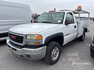 2005 GMC Sierra 2500HD 4x2 Utility Truck (Inoperable)