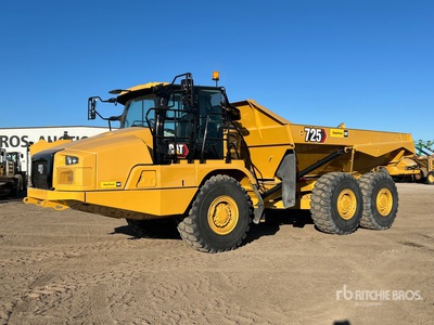 2023 Cat 725 Dumper articolato