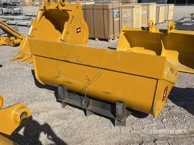 2025 HW BKT32072CLN 72 in Excavator Bucket - Fits Cat 320 (Unused)