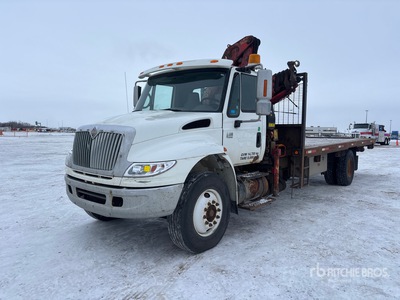 Fassi F110 10 ton Knuckle Boom on 2006 International DuraStar 4400 4x2 Autocarro con braccio sollevamento