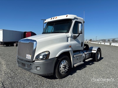 2015 Freightliner Cascadia 125 4x2 S/A Day Cab Truck Tractor