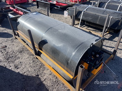 2026 GIYI GY-BS72 72 in Closed Skid Steer Sweeper (Unused)