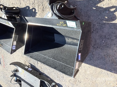 2026 GIYI GY-D5T CAT Tilting Excavator Bucket (Unused)