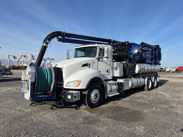 Vactor Plus 2100 on 2013 Kenworth Construct T400 6x4 Vacuum Excavator Truck