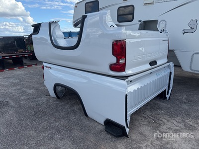 Quantity of (2) Chevy Silverado 2500-3500 Long Beds Divers - Pièces détachées pour camions