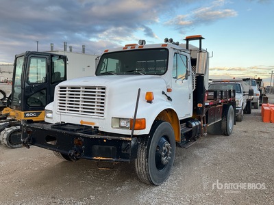 1993 International 4900 4x2 Flatbed Truck